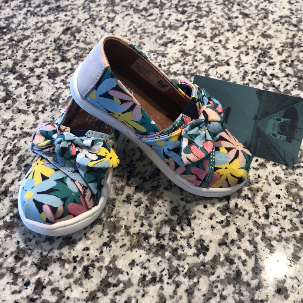 Toms Tiny Classic Multi giant flower print/bow